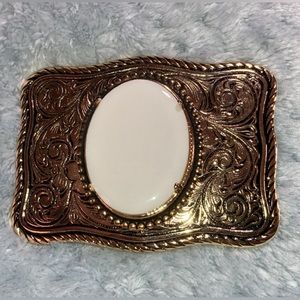 COPY 3 - NWOT VTG BELT BUCKLE GOLD TONE SCROLLWORK & BLACK BACKGROUND & WHITE OV